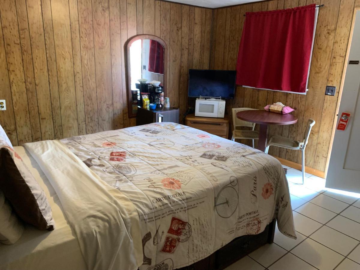 Phillips Historic Motel & Cottages Роббинсвилл Экстерьер фото