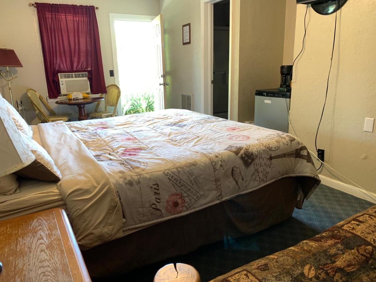 Phillips Historic Motel & Cottages Роббинсвилл Экстерьер фото